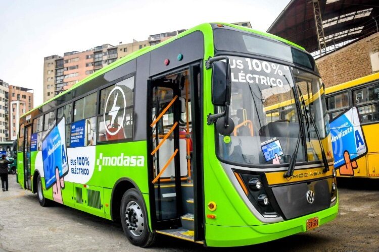 Perú presentó el primer autobús eléctrico de transporte urbano fabricado