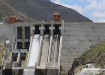 Ecuador declara en emergencia al sector eléctrico por sequía que afecta a hidroeléctricas