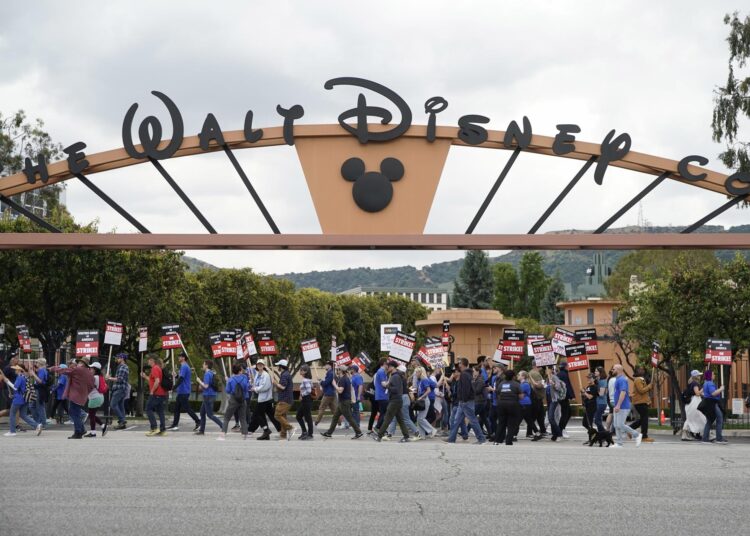 Disney anunció aumentos en entradas y servicios de sus parques en California y Florida