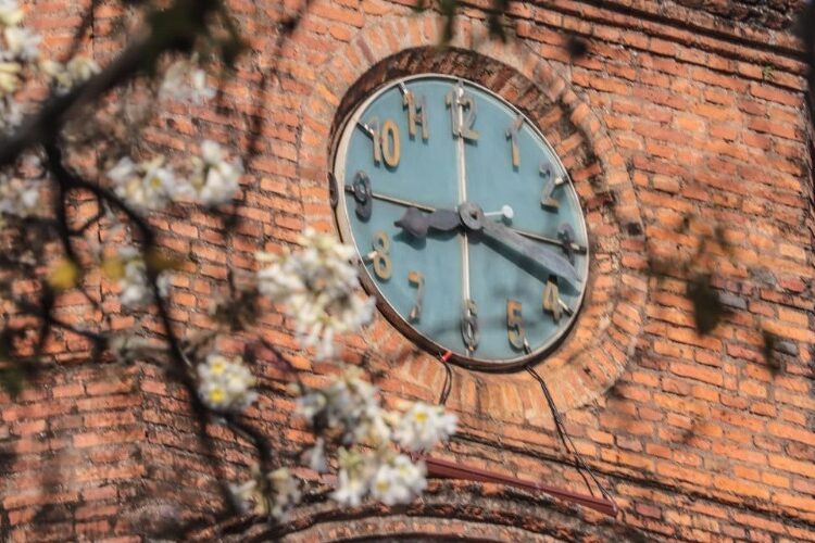 Paraguayos adelantaron 1 hora sus relojes para horario de verano