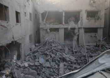 Elevan a 1.300 los fallecidos en Israel y a 1.354 los palestinos