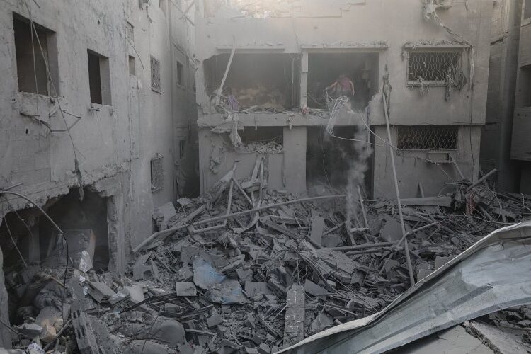 Elevan a 1.300 los fallecidos en Israel y a 1.354 los palestinos