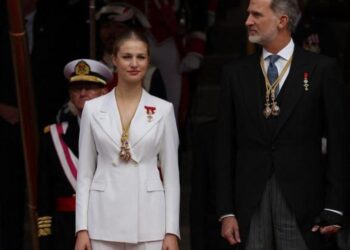 La princesa Leonor jura como heredera oficial del trono de España al cumplir 18 años