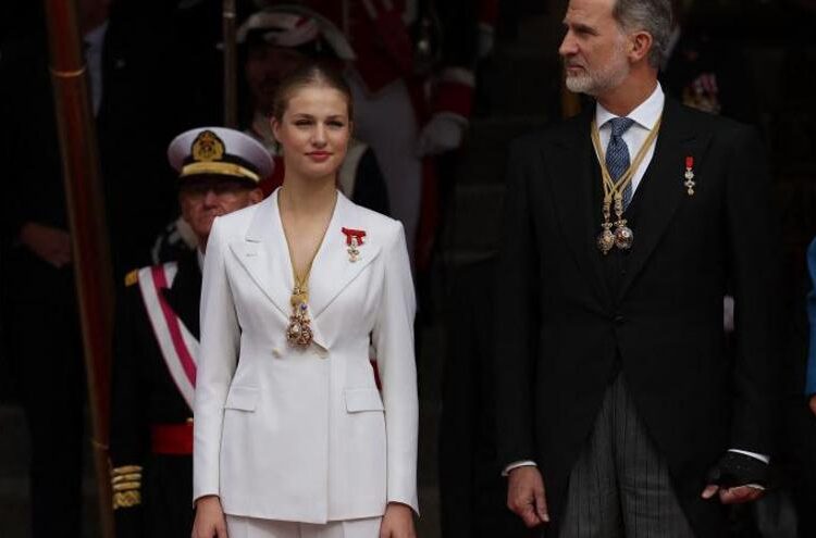 La princesa Leonor jura como heredera oficial del trono de España al cumplir 18 años