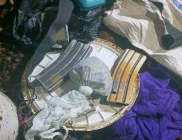 Policía Nacional Civil desentierra armas utilizadas por terrorista en zona rural de Tepecoyo