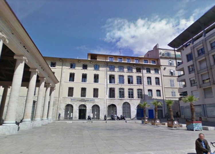 Universidad en Francia cierra una de sus facultades debido al tráfico de drogas en los alrededores