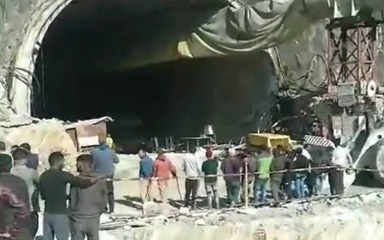 Más de 30 trabajadores atrapados tras derrumbe de un túnel en construcción en India