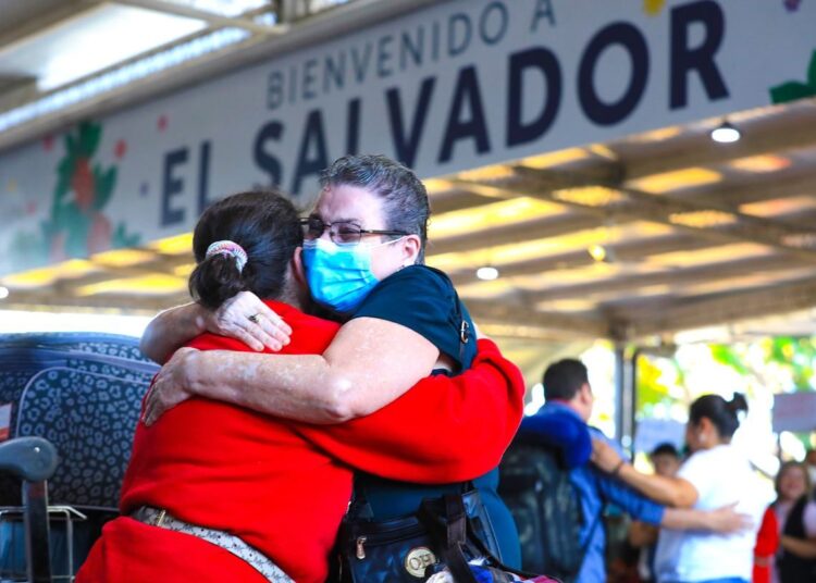 Durante las fiestas navideñas salvadoreños podrán ingresar hasta $3 mil en mercancías libres de impuesto
