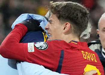 Gavi estará de baja con el Barcelona hasta 10 meses tras operarse la rodilla