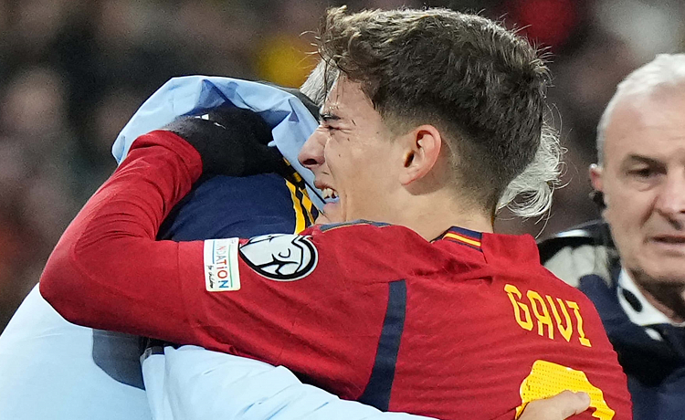 Gavi estará de baja con el Barcelona hasta 10 meses tras operarse la rodilla