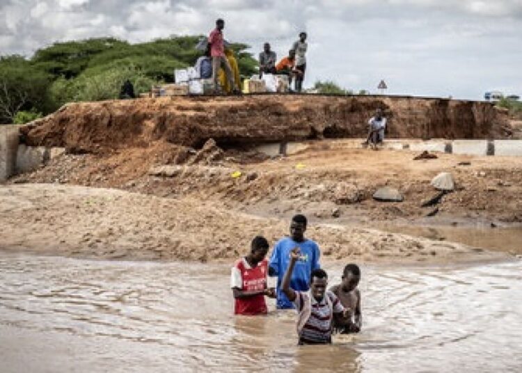 Elevan a 120 la cifra de fallecidos en Kenia tras inundaciones causadas por “El Niño”
