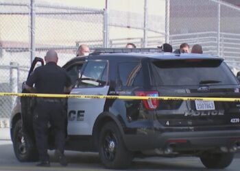 Apuñalan a varias personas en una escuela de Los Ángeles