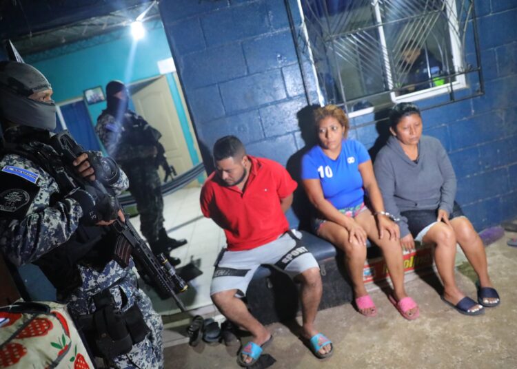 Giran 214 órdenes de captura contra pandilleros del Barrio 18, MS y delincuentes comunes de Santa Ana