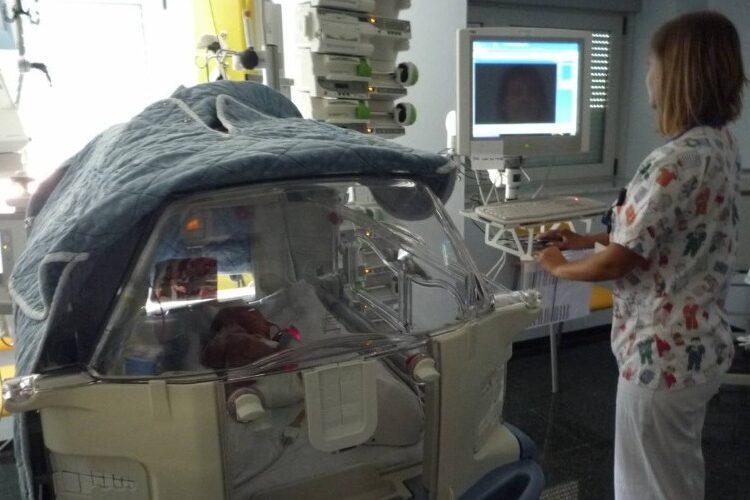 Hospital catalán estrena unidad pionera en musicoterapia para atender a neonatos