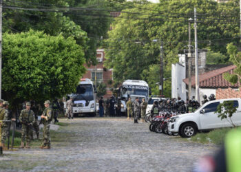Al menos 7 presos y un policía mueren en megaoperativo en la mayor cárcel de Paraguay