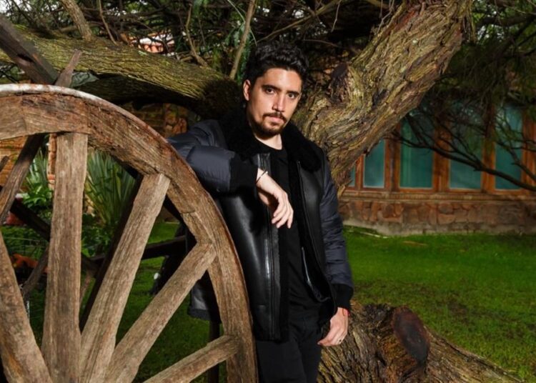 Alex Fernandez le rinde homenaje a su abuelo Vicente Fernandez con nueva canción