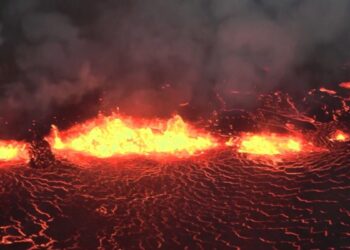 Tres surtidores de magma permanecen activos tras la erupción de anoche en Islandia