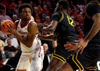 El hijo de LeBron James, Bronny, debuta en el básquet universitario