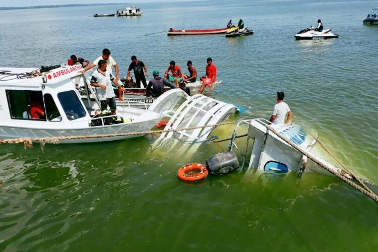 Aumenta a 8 los fallecidos por naufragio de barco de pasajeros en Brasil