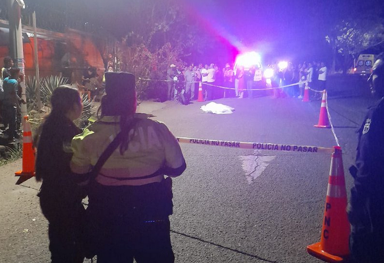 Joven de 23 años pierde la vida en choque de motocicleta con conductor fugitivo