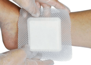 Crean curita inteligente para detectar bacterias en las heridas