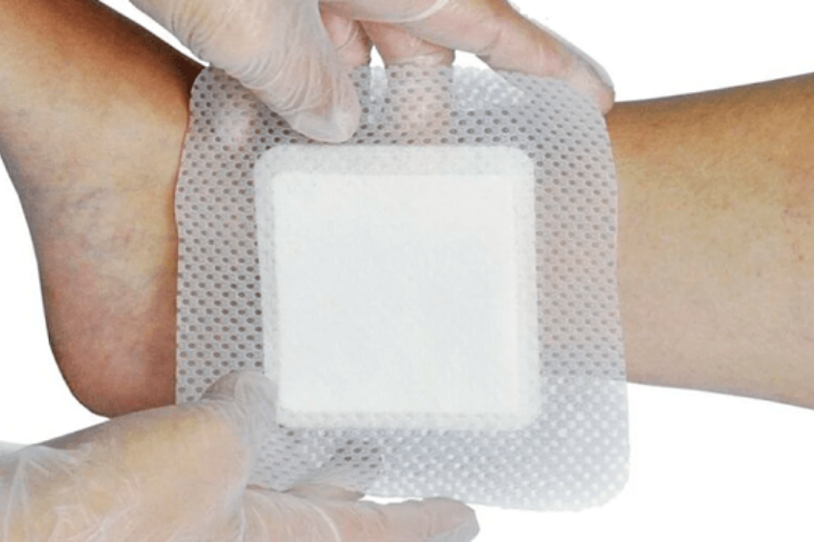 Crean curita inteligente para detectar bacterias en las heridas