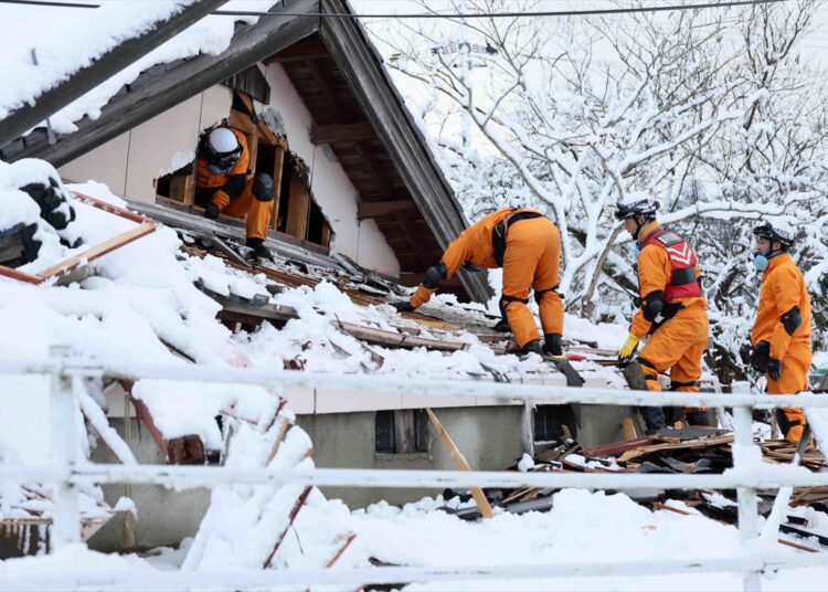 Terremoto en Japón ha dejado al menos 168 fallecidos y 300 desaparecidos