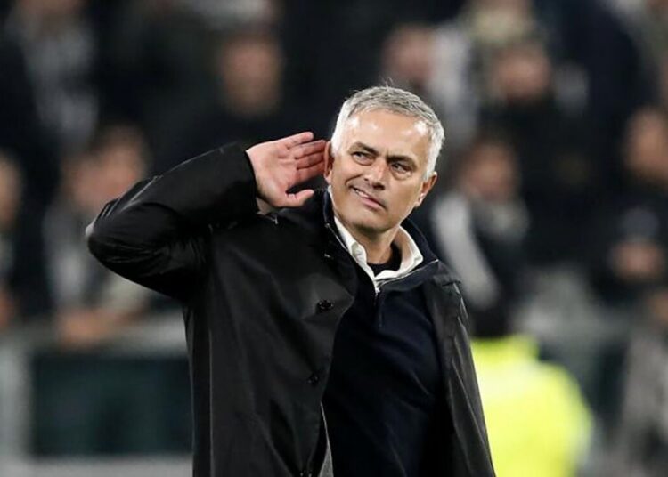 Mourinho quiere seguir en la Roma y no piensa en entrenar a Brasil