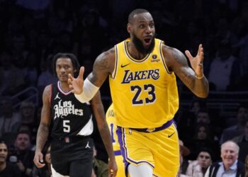 Los Lakers vencieron a los Clippers y cortaron racha de derrotas