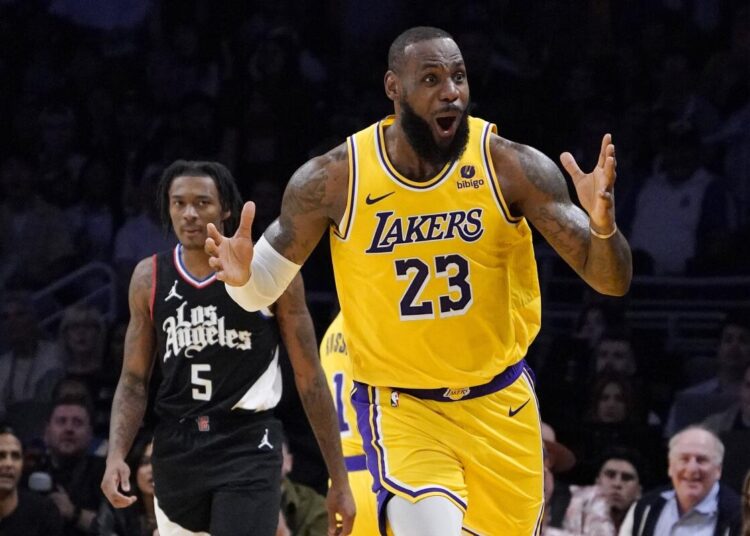Los Lakers vencieron a los Clippers y cortaron racha de derrotas