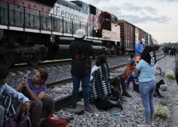 Fallece una bebé de 5 meses tras caer de los brazos de su madre desde un tren en marcha en Monterrey