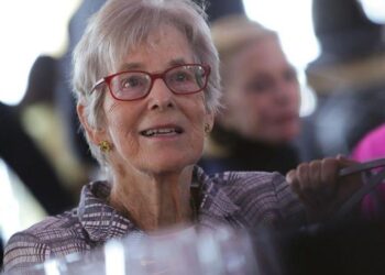 Docente dona 1000$ millones para becas a estudiantes de medicina en New York