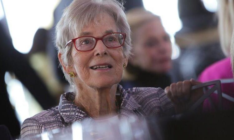 Docente dona 1000$ millones para becas a estudiantes de medicina en New York