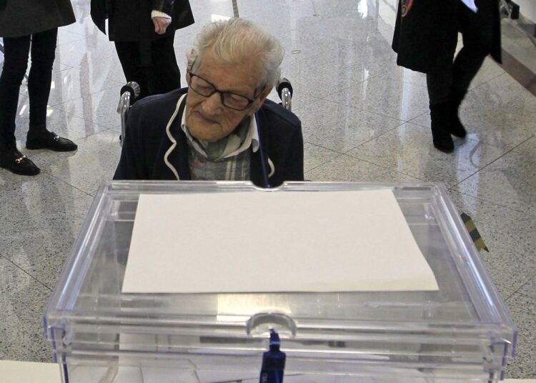 Anciana de 111 años es la votante de más edad en las elecciones regionales de Galicia