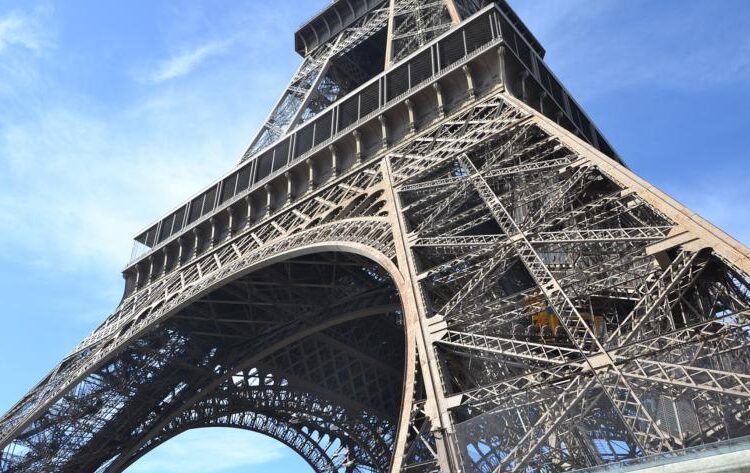 Cierran Torre Eiffel por huelga que podría prolongarse