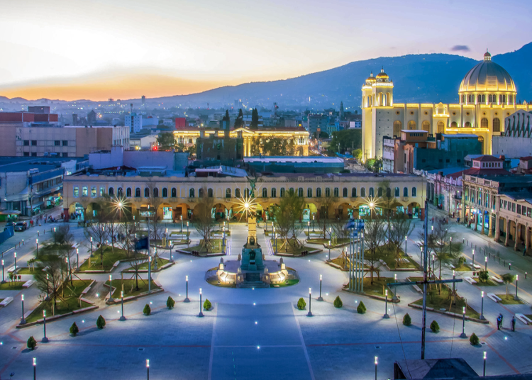 El Salvador entra de nuevo en la lista de países seguros para viajar