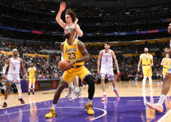 Los Lakers doblegaron a los Thunders por tercera vez en cuatro duelos