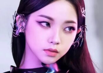 Estrella de K-pop admite su noviazgo y sus fans la obligan a disculparse