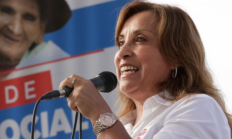 Investigan a Dina Boluarte por dinero no explicado y joyas valiosas