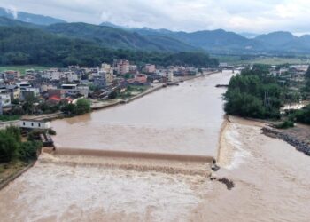 Al menos 3 fallecidos y 11 desaparecidos tras fuertes lluvias en el sur de China