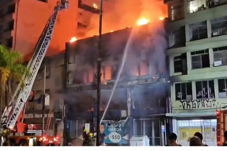 Al menos 10 fallecidos tras un incendio en Brasil