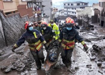 Varias personas desaparecidas y un herido tras aluvión en población andina de Ecuador