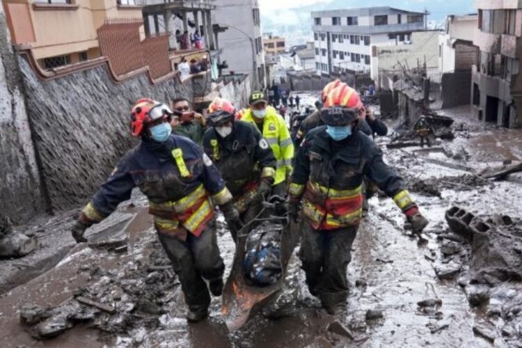 Varias personas desaparecidas y un herido tras aluvión en población andina de Ecuador