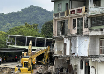 Taiwán mantiene búsqueda de más de 600 personas atrapadas o desaparecidas tras el sismo