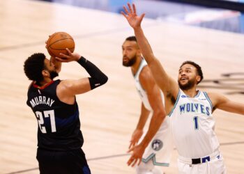 Los Wolves remontan 20 puntos y eliminan a los Denver Nuggets