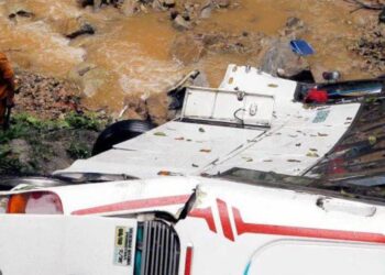 Siete niños mueren tras caer a un río un autobús durante un viaje escolar en Siria