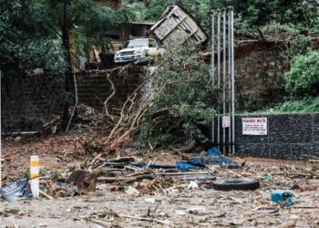 Al menos doce muertos y miles de afectados por lluvias en Sudáfrica