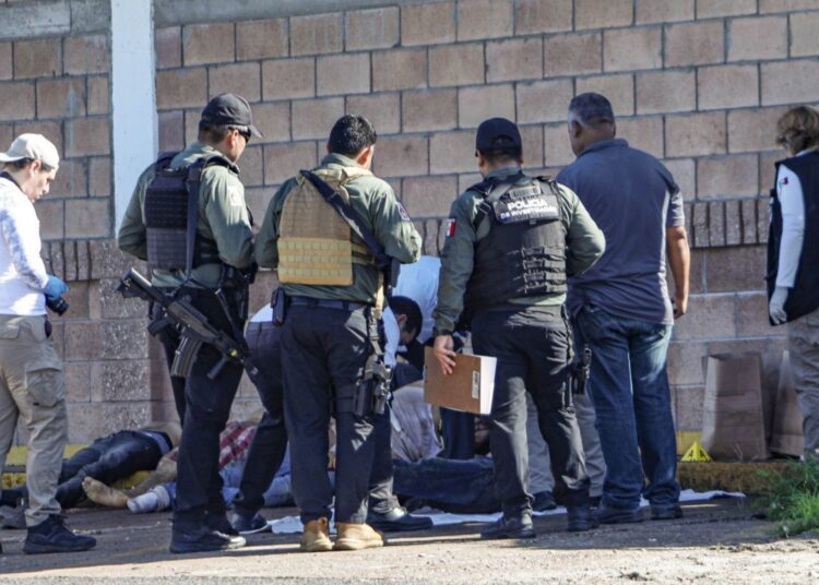 Gobierno mexicano reconoce un saldo de 32 muertos por violencia en Sinaloa