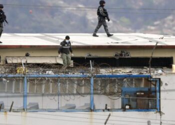 Hallan dos cadáveres de presos en la mayor cárcel de Ecuador