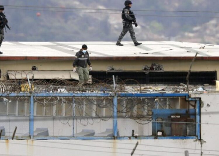 Hallan dos cadáveres de presos en la mayor cárcel de Ecuador